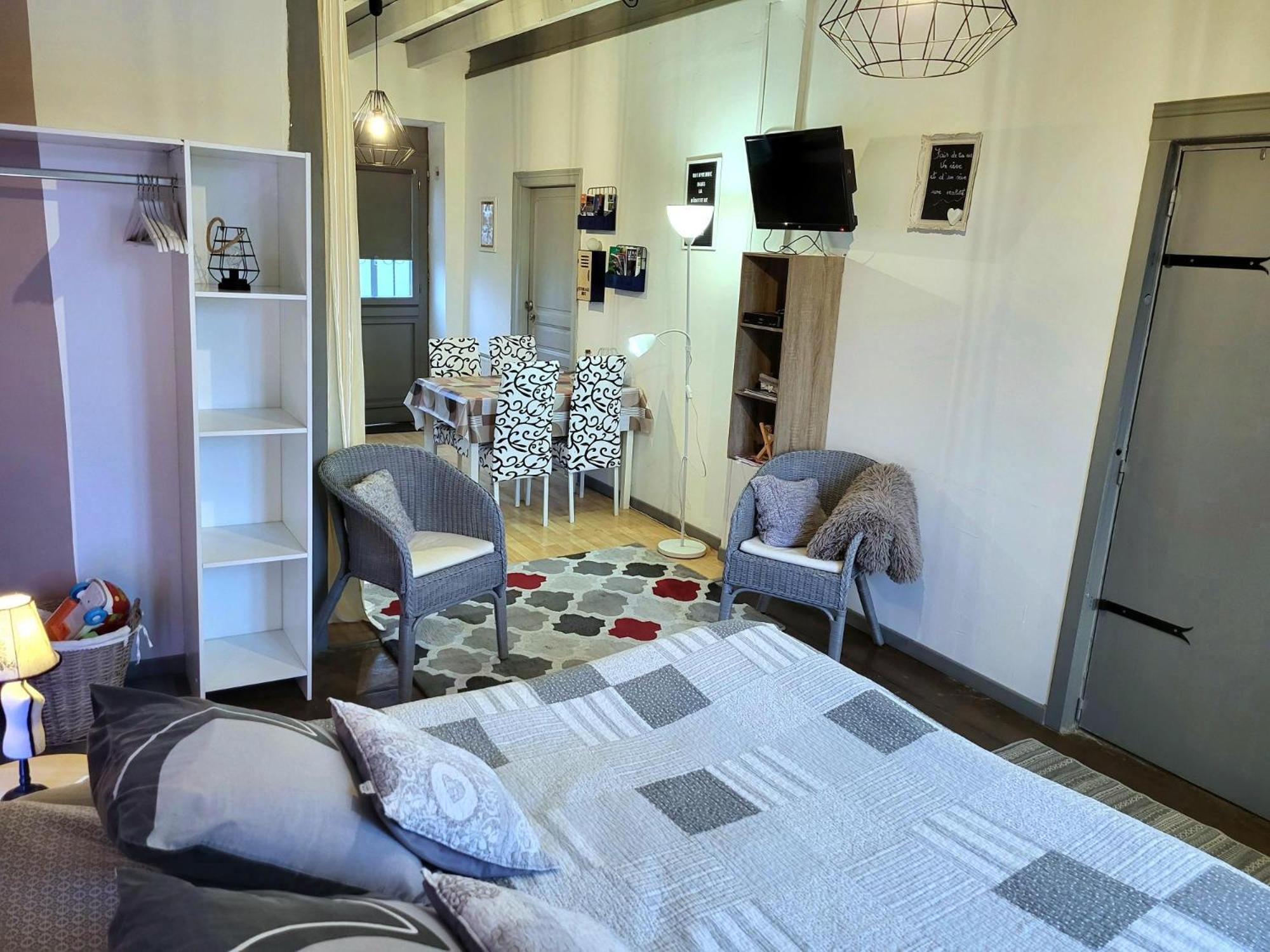 Chez Christy Chemin Des Dinots Bed & Breakfast Saint-Bonnet-de-Four Rom bilde