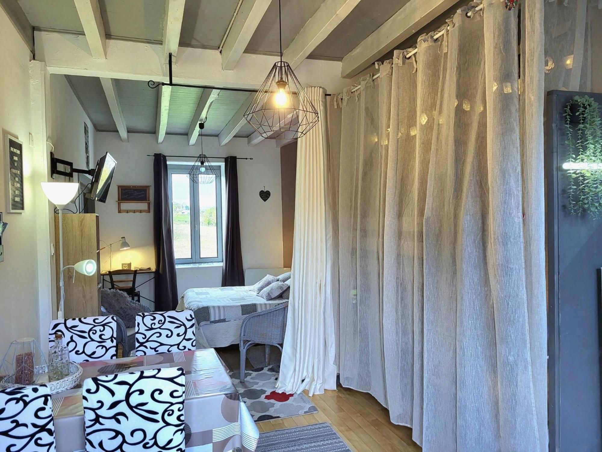 Chez Christy Chemin Des Dinots Bed & Breakfast Saint-Bonnet-de-Four Rom bilde