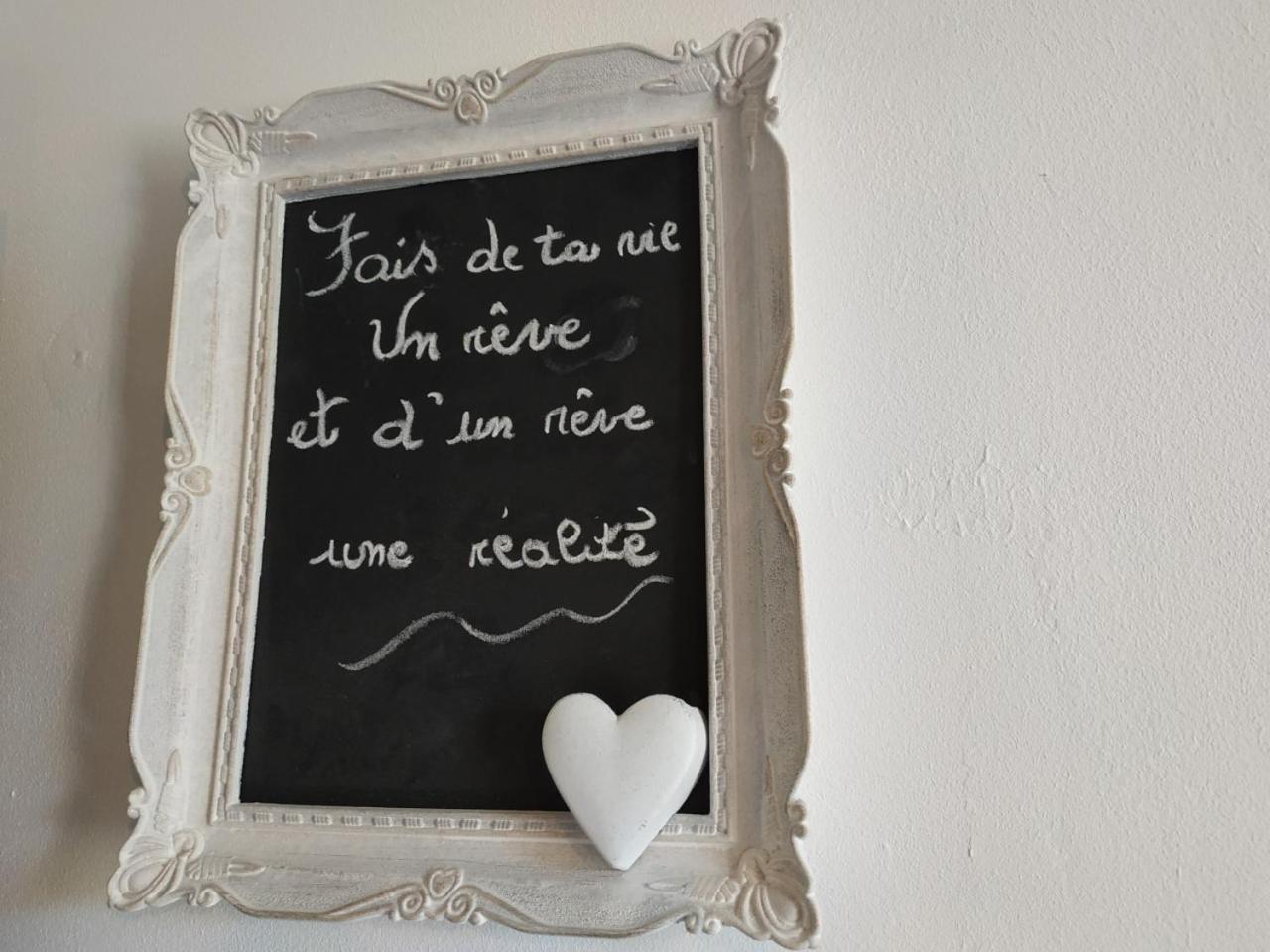 Chez Christy Chemin Des Dinots Bed & Breakfast Saint-Bonnet-de-Four Rom bilde